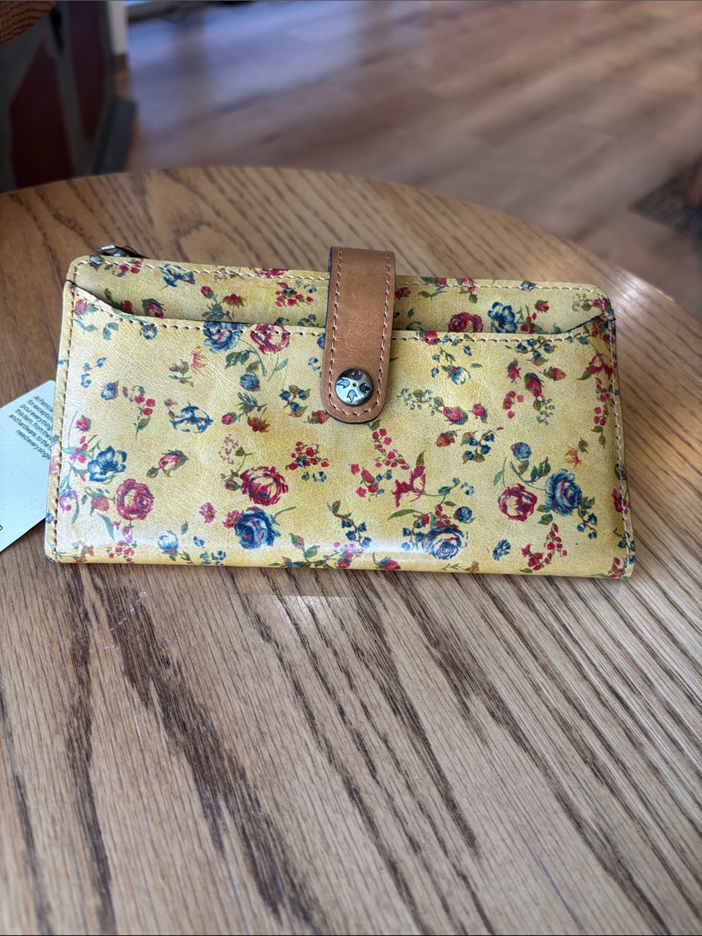 Patricia Nash Fleur De Jardin Bio-Fold Wallet – NWT
Leather Wallet